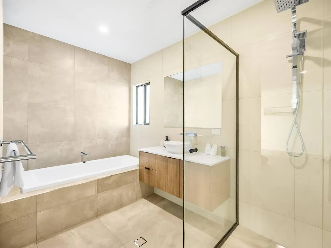Nyaraló Luxury Golf Course Home With Theater At Cannon Hill Brisbane