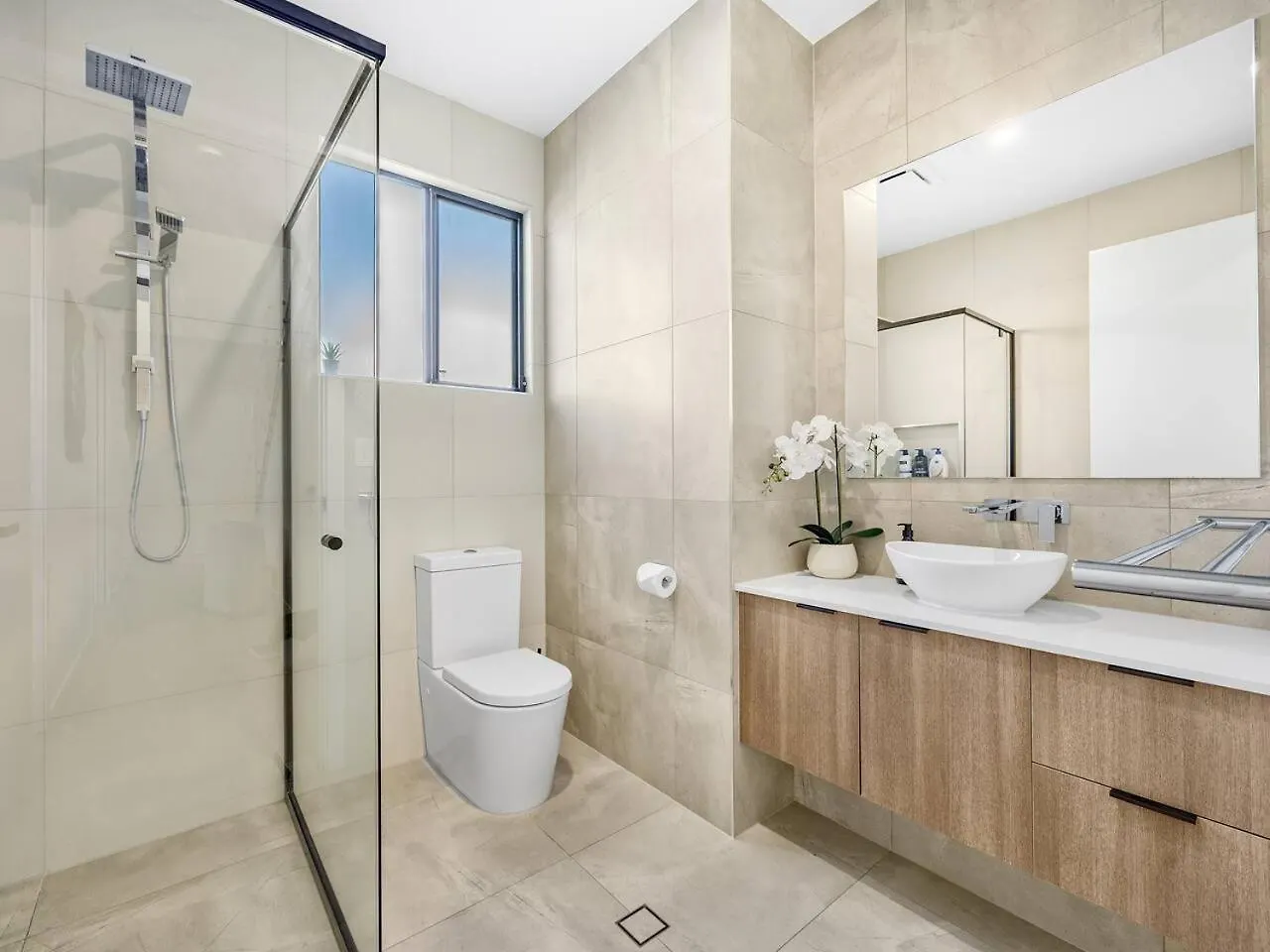 Luxury Golf Course Home With Theater At Cannon Hill Brisbane