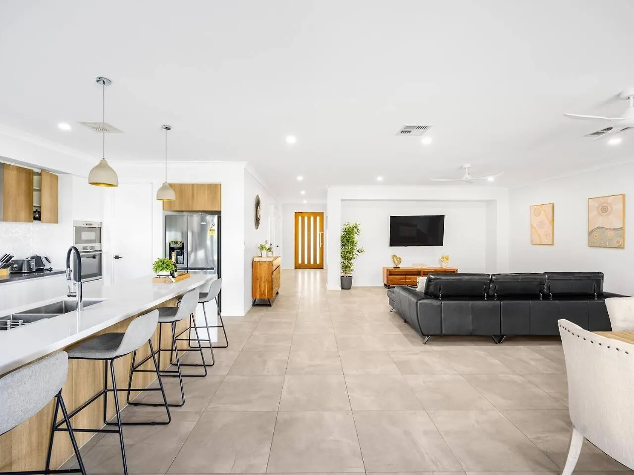 Luxury Golf Course Home With Theater At Cannon Hill ブリスベン