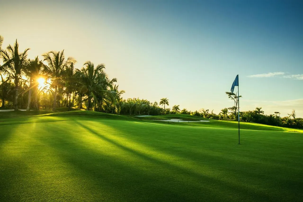 Luxury Golf Course Home With Theater At Cannon Hill ブリスベン