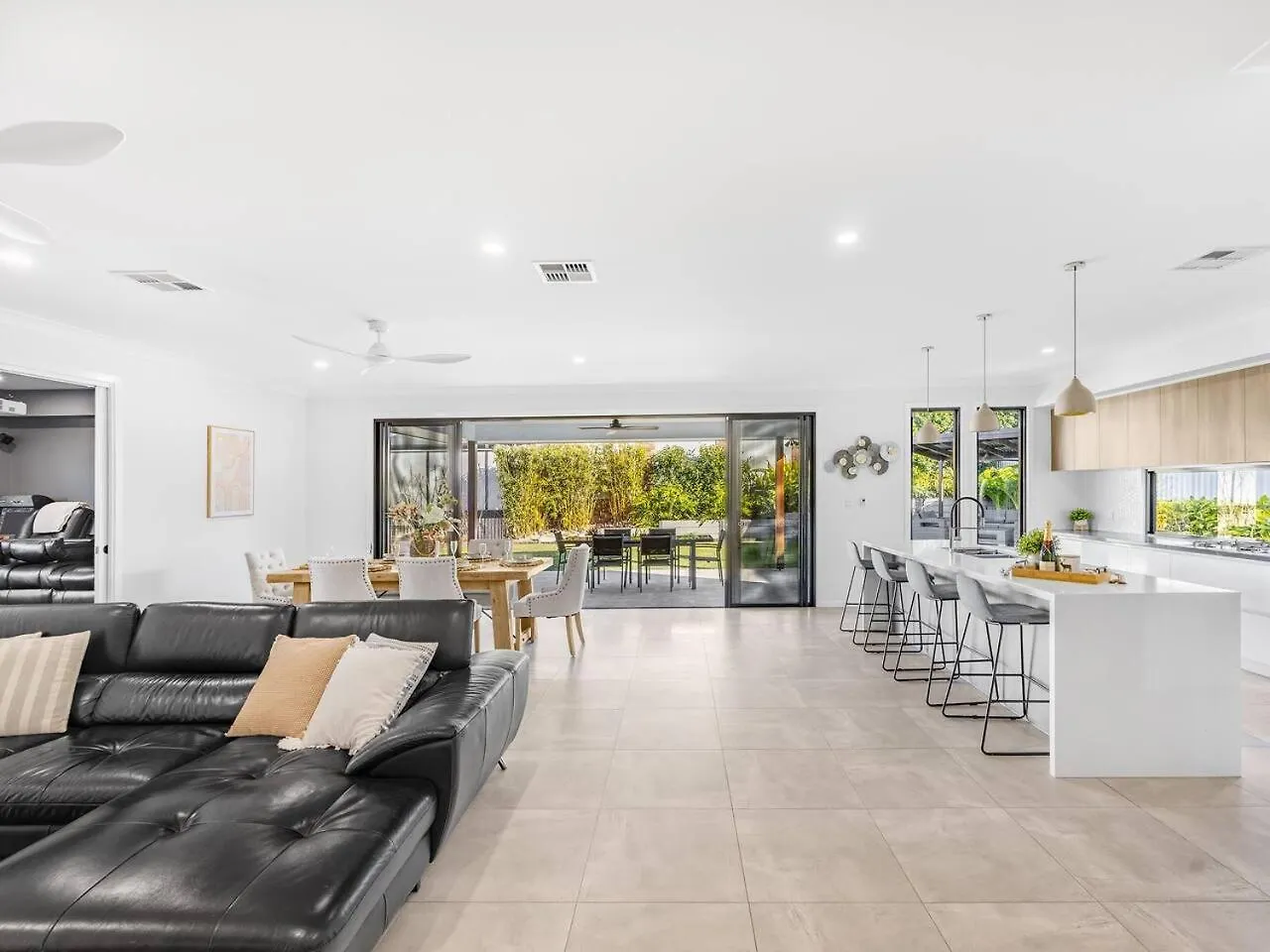 Luxury Golf Course Home With Theater At Cannon Hill ブリスベン